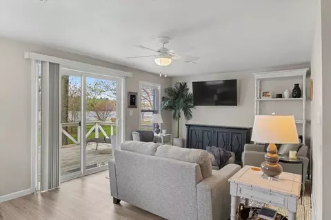 Living - 3221 E Lake Paradise Rd, Mattoon, IL 61938 photo 1 of 5