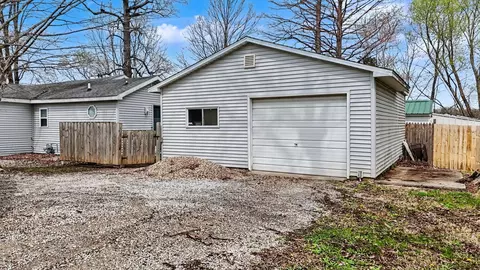 Exterior - 3221 E Lake Paradise Rd, Mattoon, IL 61938 photo 7 of 9