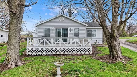 Exterior - 3221 E Lake Paradise Rd, Mattoon, IL 61938 photo 2 of 9