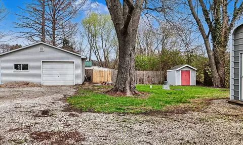Exterior - 3221 E Lake Paradise Rd, Mattoon, IL 61938 photo 8 of 9