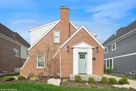 324 S Poplar Ave E, Elmhurst, IL 60126