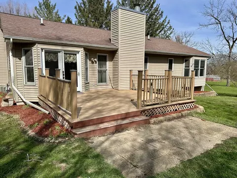 Exterior - 211 12 E Forest St, Marengo, IL 60152 photo 3 of 5
