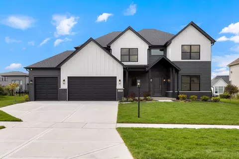 1033 Emerald Dr, Naperville, IL 60540