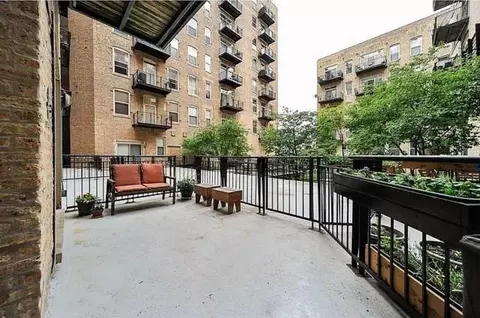 Exterior - 420 S Clinton St #110A, Chicago, IL 60607 photo 2 of 3