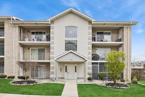 9130 W 95th St #1B, Hickory Hills, IL 60457