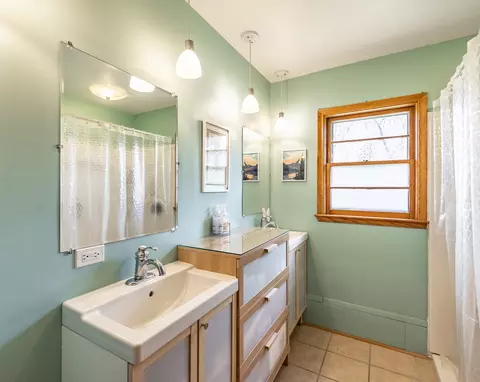 Bath - 63 S Union St, Elgin, IL 60123 photo 1 of 1