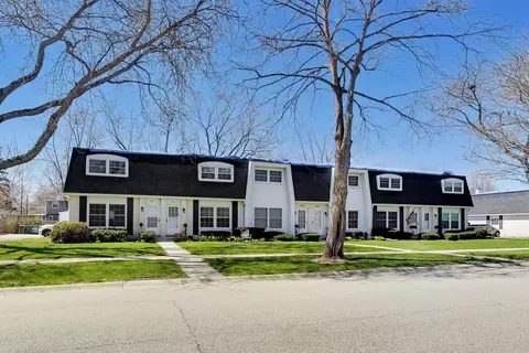 845 Country Club Dr #F, Libertyville, IL 60048