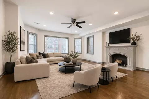 7953 S Essex Ave, Chicago, IL 60617