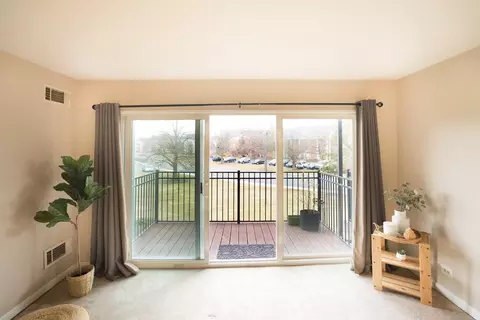 Living - 5000 Carriageway Dr #211, Rolling Meadows, IL 60008 photo 1 of 2