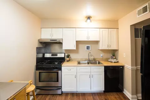 Kitchen - 5000 Carriageway Dr #211, Rolling Meadows, IL 60008 photo 1 of 2