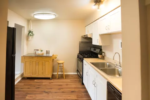 Kitchen - 5000 Carriageway Dr #211, Rolling Meadows, IL 60008 photo 2 of 2