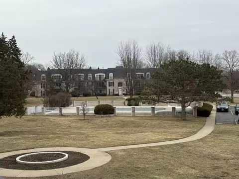 Exterior - 5000 Carriageway Dr #211, Rolling Meadows, IL 60008 photo 2 of 3