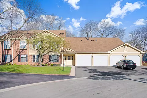 136 Wolcott Ct #N1, Schaumburg, IL 60193