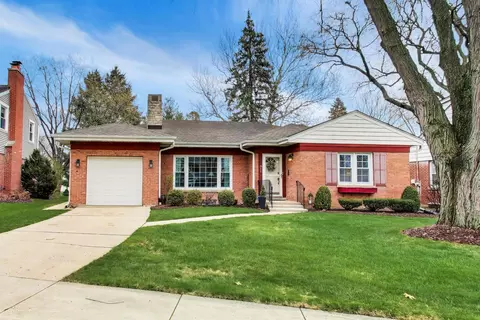 511 S Hi Lusi Ave, Mount Prospect, IL 60056