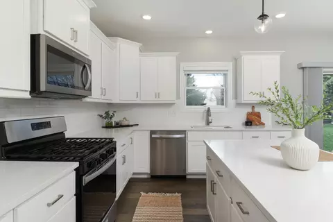 Kitchen - 9 Brookstone Cir, Bloomington, IL 61704 photo 2 of 5