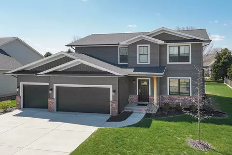 9 Brookstone Cir, Bloomington, IL 61704