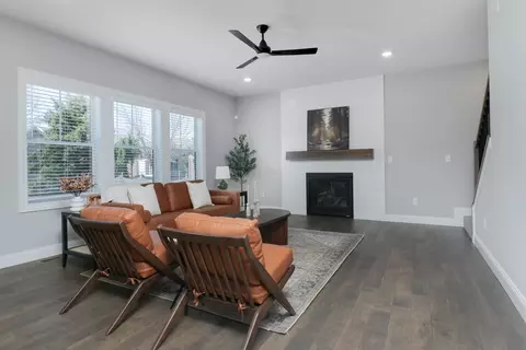 Living - 9 Brookstone Cir, Bloomington, IL 61704 photo 4 of 5