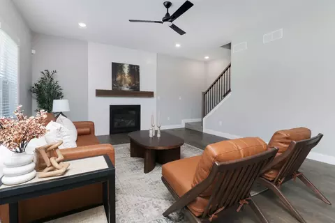 Living - 9 Brookstone Cir, Bloomington, IL 61704 photo 3 of 5