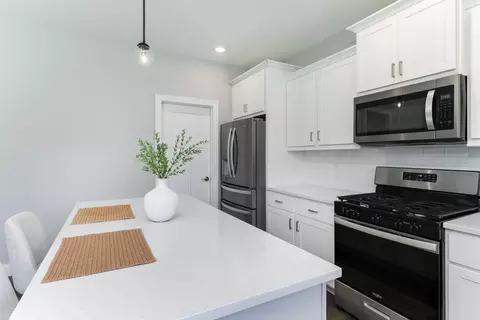 Kitchen - 9 Brookstone Cir, Bloomington, IL 61704 photo 4 of 5