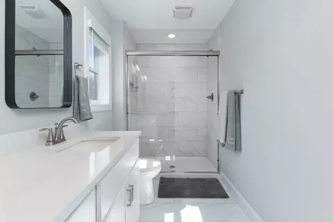 Bath - 9 Brookstone Cir, Bloomington, IL 61704 photo 3 of 5
