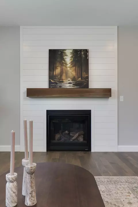 Living - 9 Brookstone Cir, Bloomington, IL 61704 photo 2 of 5