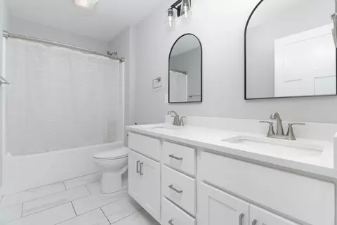 Bath - 9 Brookstone Cir, Bloomington, IL 61704 photo 4 of 5