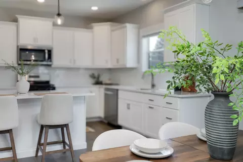 Kitchen - 9 Brookstone Cir, Bloomington, IL 61704 photo 3 of 5