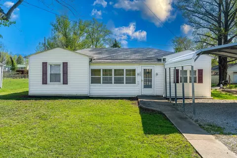 905 Airport Rd, Mount Vernon, IL 62864