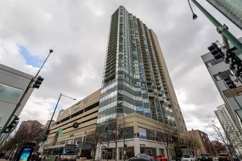 111 W Maple St #3305, Chicago, IL 60610
