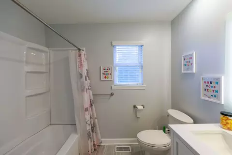 Bath - 25037 Brett St, Plainfield, IL 60544 photo 8 of 9