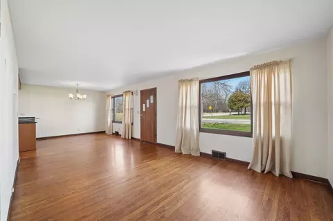 Living - 901 E Sunrise Rd, Addison, IL 60101 photo 1 of 4