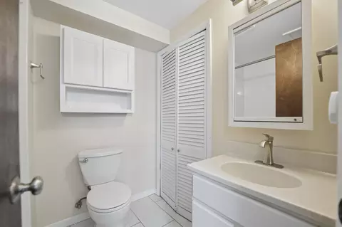 Bath - 901 E Sunrise Rd, Addison, IL 60101 photo 1 of 2