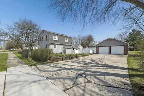 Exterior - 901 E Sunrise Rd, Addison, IL 60101 photo 2 of 4