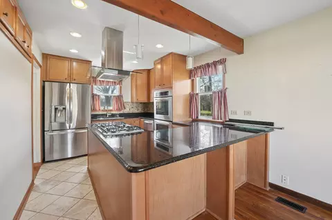 Kitchen - 901 E Sunrise Rd, Addison, IL 60101 photo 2 of 3