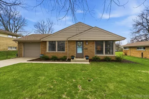 116 Briar Ln, North Aurora, IL 60542