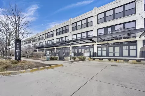 1069 W 14th Pl #329, Chicago, IL 60608