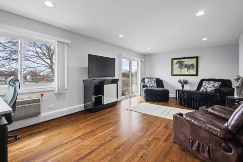 Living - 9460 Dee Rd #2H, Des Plaines, IL 60016 photo 1 of 1