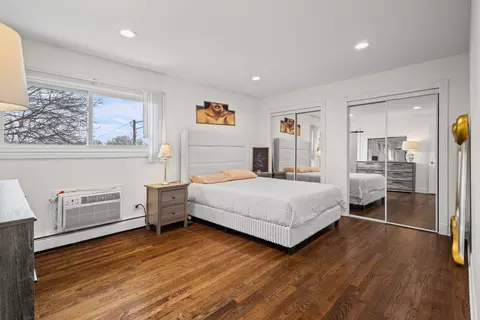 Bedroom - 9460 Dee Rd #2H, Des Plaines, IL 60016 photo 1 of 5