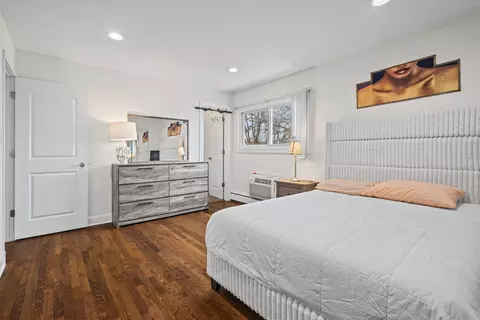 Bedroom - 9460 Dee Rd #2H, Des Plaines, IL 60016 photo 2 of 5