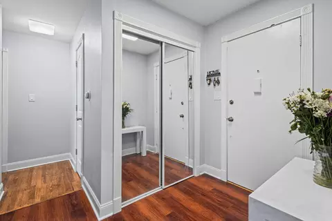 Entry Way - 9460 Dee Rd #2H, Des Plaines, IL 60016 photo 1 of 2