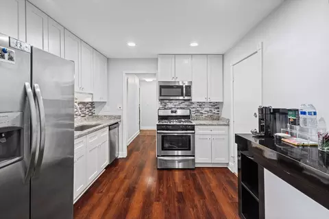 Kitchen - 9460 Dee Rd #2H, Des Plaines, IL 60016 photo 1 of 3