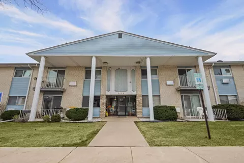 9460 Dee Rd #2H, Des Plaines, IL 60016