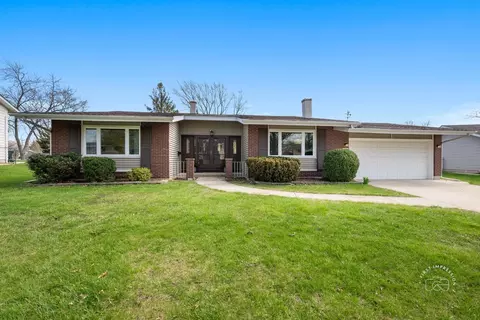 2935 Shepherd Ct, Woodridge, IL 60517