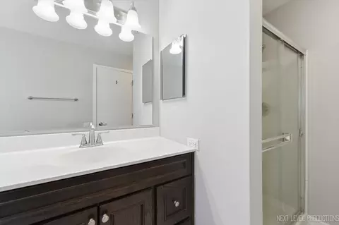 Bath - 1102 Delta Dr #1102, Elgin, IL 60123 photo 2 of 3