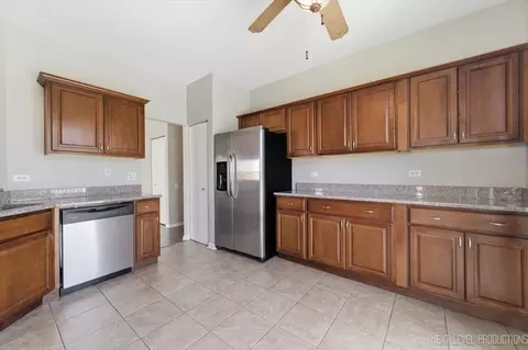 Kitchen - 1102 Delta Dr #1102, Elgin, IL 60123 photo 3 of 3