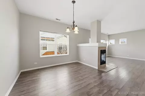 Dining - 1102 Delta Dr #1102, Elgin, IL 60123 photo 1 of 2