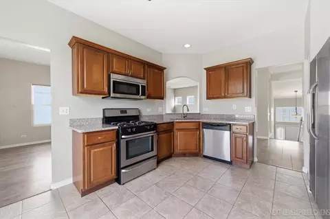 Kitchen - 1102 Delta Dr #1102, Elgin, IL 60123 photo 2 of 3