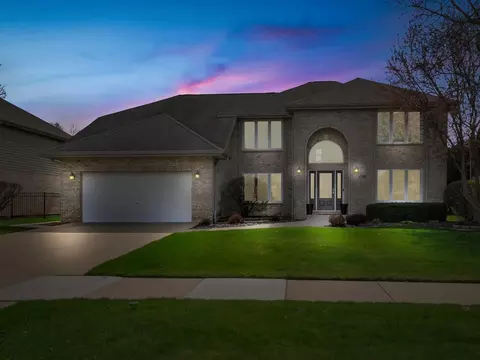 9219 Greenwood Dr, Tinley Park, IL 60487