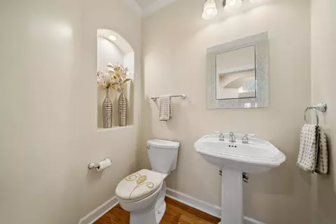 Bath - 2360 Sutton Ln, Aurora, IL 60502 photo 1 of 4