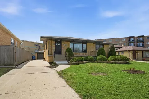 4728 W 99th Pl, Oak Lawn, IL 60453